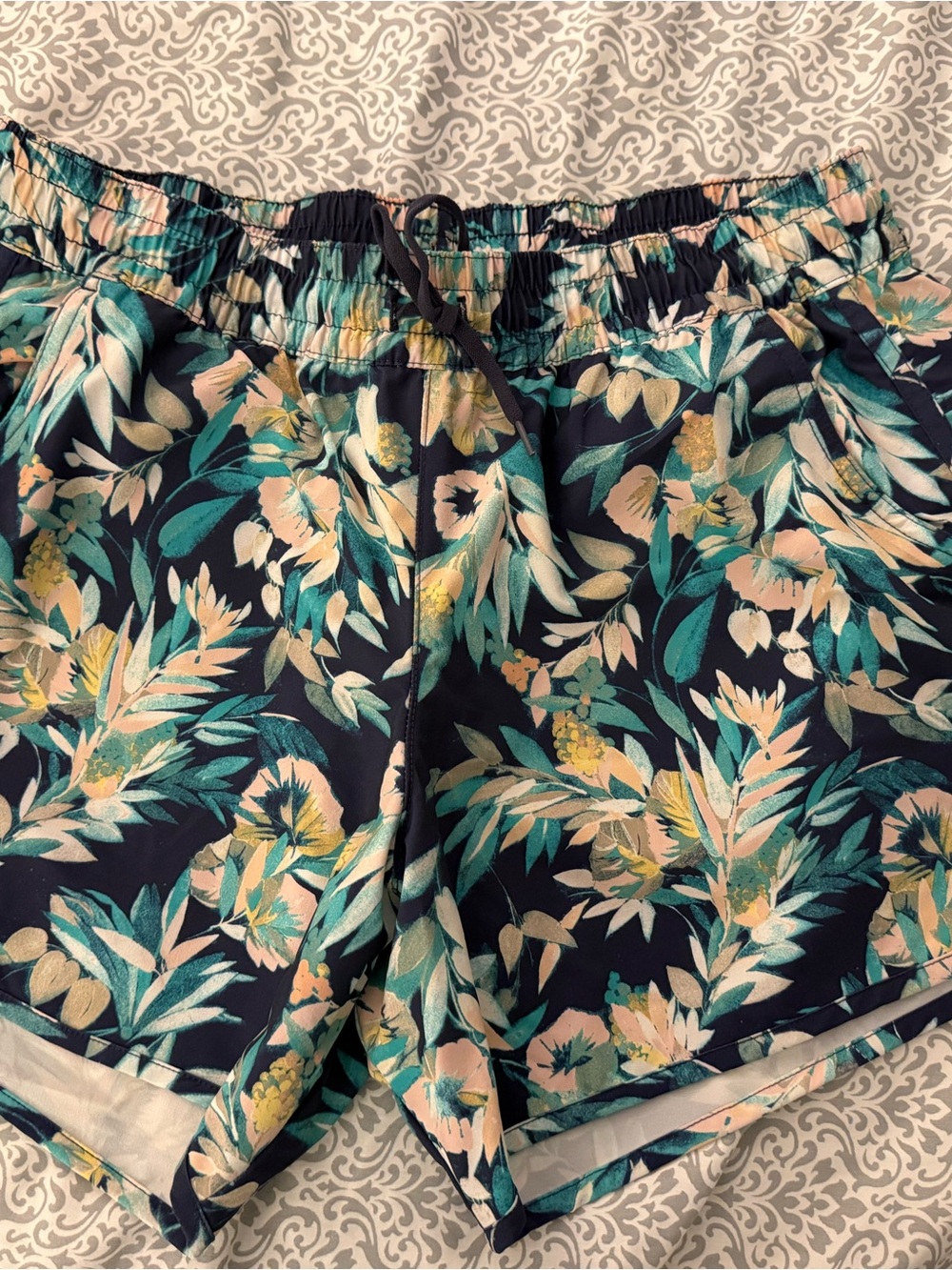 Columbia Floral Athletic Shorts Women’s Large Navy Tropical